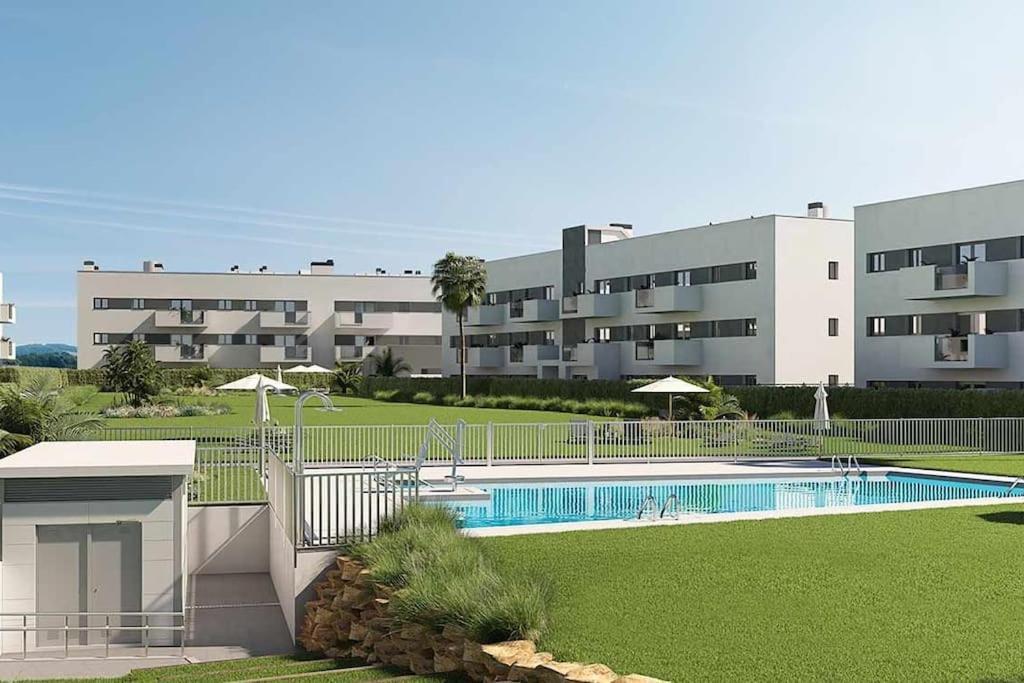 Bajo Con Jardin En Primera Linea De Playa Málaga Exterior foto