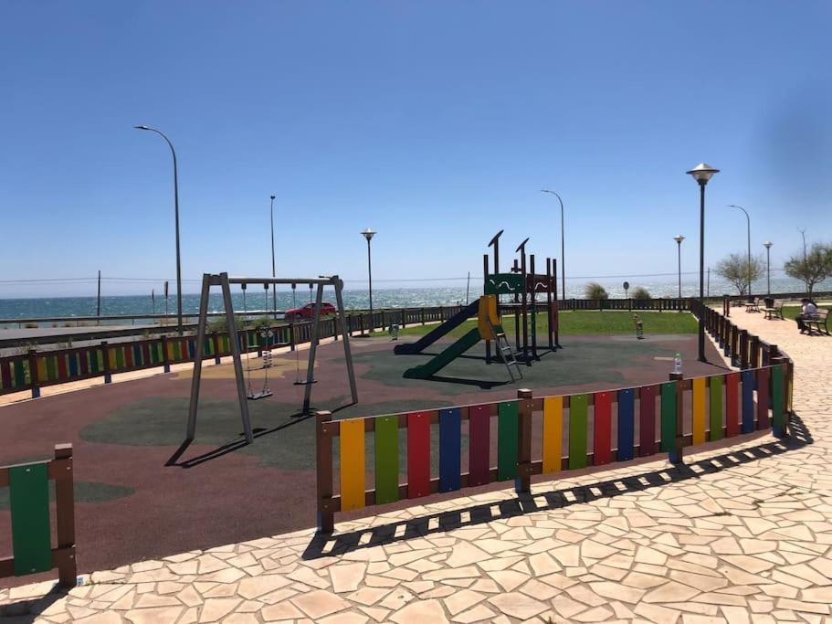 Bajo Con Jardin En Primera Linea De Playa Málaga Exterior foto
