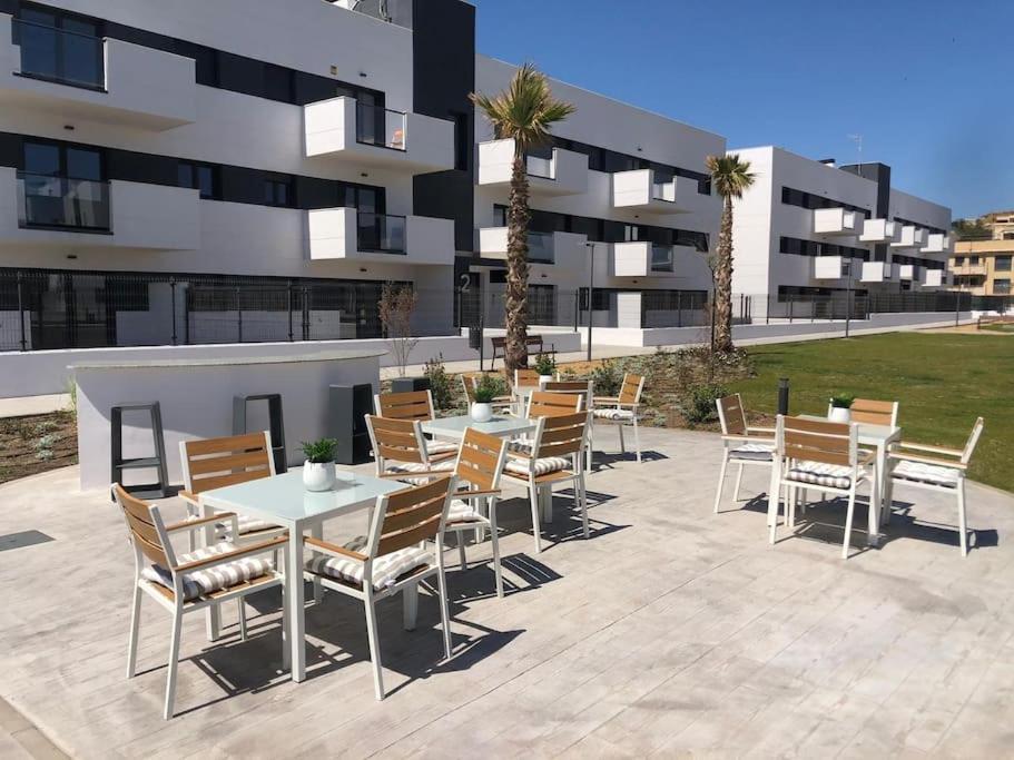 Bajo Con Jardin En Primera Linea De Playa Málaga Exterior foto